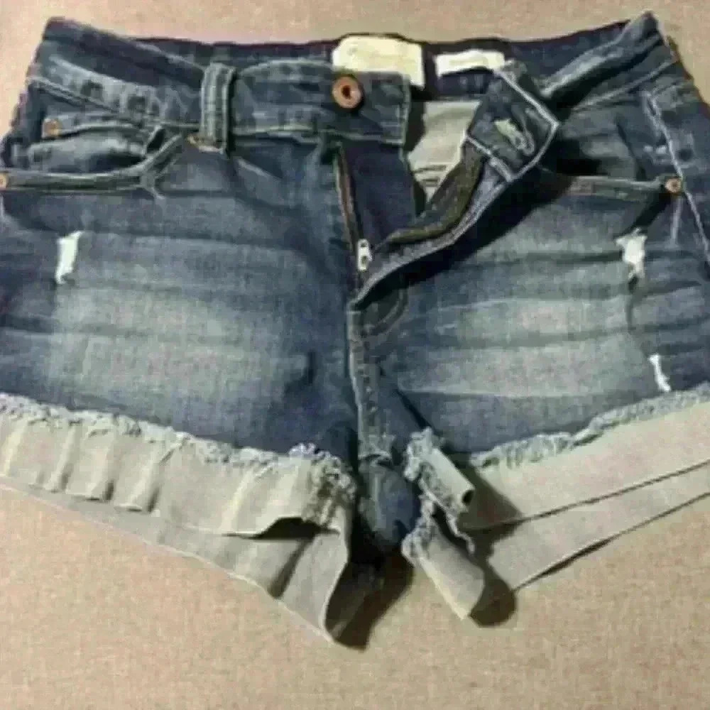 5 for 30$ Women’s jean shorts size 3